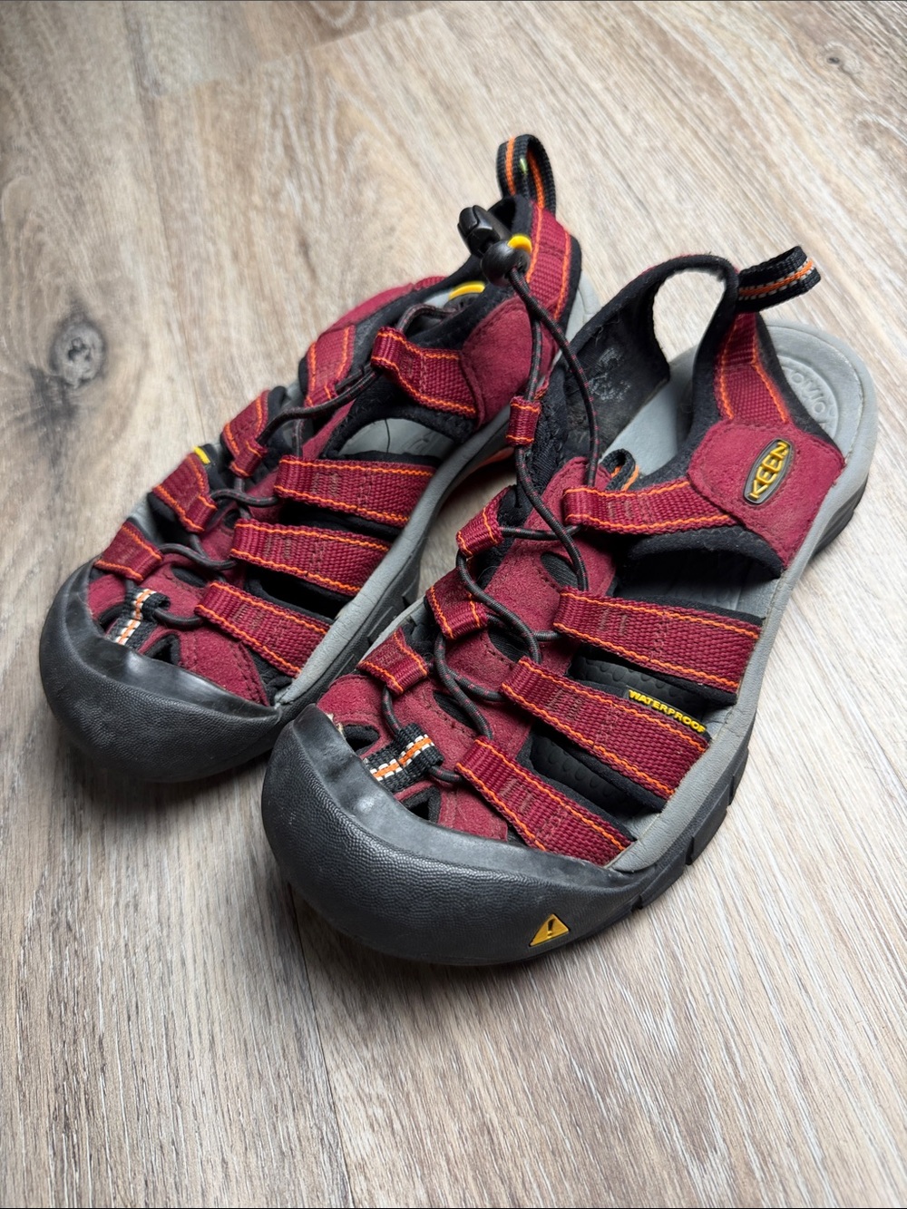 KEEN Closed-Toe Sport Sandals/Outdoor Hiking Water Size 5.5